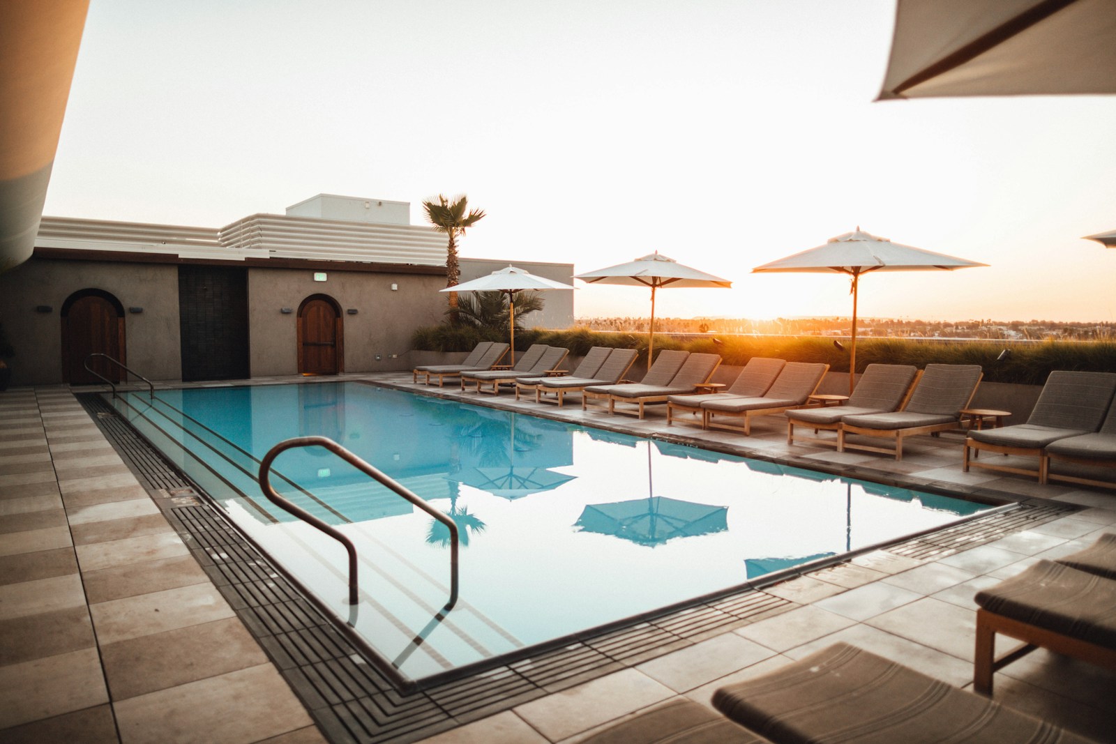 Piscine villa Airbnb propre et eau cristalline après nettoyage